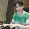 seleb Korea pakai sweater yang sama