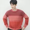 seleb Korea pakai sweater yang sama