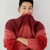 seleb Korea pakai sweater yang sama