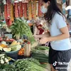 Indah Permatasari ke Pasar Tradisional