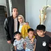 Enno Lerian anak empat awet muda