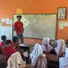 Reza Rahadian Jadi Guru Ngajar di NTB