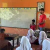 Reza Rahadian Jadi Guru Ngajar di NTB