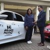 
Untuk model-model terbarunya, BMW Indonesia juga tawarkan program penjualan yang menarik khususnya untuk pembelian BMW 320i Sport melalui skema cicilan mulai dari 10 Jutaan rupiah per bulan, voucher bensin sebesar 10 juta rupiah dan cashback sebesar 5 juta rupiah khusus untuk pembelian melalui Tokopedia.
