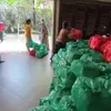 Inul Daratista Berbagi dengan Warga Sekitar