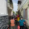 Inul Daratista Berbagi dengan Warga Sekitar