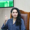 Nikita Mirzani Pose Jempol