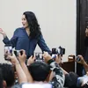 Nikita Mirzani Menoleh