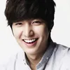Senyum aktor drama Korea