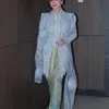 Dewi Perssik Pakai Kebaya