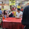 Hendrayan Mantan Suami Kalina Warung Makan Seafood Cuci Piring