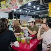 Artis Makan Bareng di Warung Tenda