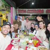 Artis Makan Bareng di Warung Tenda