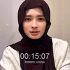 Inara Rusli pakai hijab warna gelap