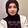 Inara Rusli pakai baju krem terang