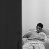 Al gendong anak yang baru lahir