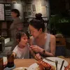 Jeon Hye Bin Makan Bareng Anak