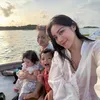 Momen hangat Jessica Iskandar dan keluarga ke Belitung