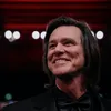 Jim Carrey tersenyum lebar di Cesar Awards 2026
