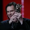 Jim Carrey Terima Cesar Awards