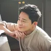 Jo Jung Suk jongkok