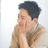 Jo Jung Suk menopang dagu