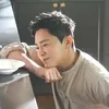 Jo Jung Suk melihat piring