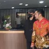 Jonathan Frizzy Pakai Topi