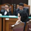 Nikita Mirzani duduk di kursi pengadilan