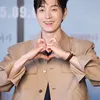 Jung Sung Il Pose Heart Sign