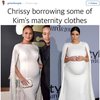 Kim Kardashian dan Chrissy Teigen memang bersahabat. Jangan-jangan mereka tukeran baju nih?