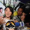 jonathan frizzy, dewi perssik