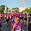 Kadek Devi pakai kaos ungu