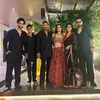 Kajol bersama Ajay Devgan dan anak-anak