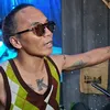 Kaka Slank pakai sleeveless