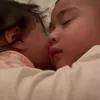 Cipung dan Lily Tidur Bareng