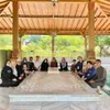Alvin Faiz Ziarah ke Makam Ayah dan Adik