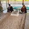 Alvin Faiz Ziarah ke Makam Ayah dan Adik