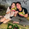 El Rumi dan Syifa Hadju Makan Pinggir Jalan