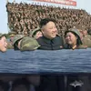 foto meme Kim Jong Un ke markas tentara wanita Korea Utara