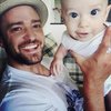 Anak Justin Timberlake, Silas ternyata nggak kalah ganteng dari ayahnya. Kalau melihat potret kehangatan ini, rasanya bikin melting deh.