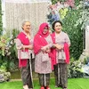 Keluarga Cendana pakai baju fuschia