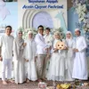 Ayu Ting Ting foto bareng Kevin dan keluarga