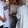Ayu Ting Ting pakai gamis putih
