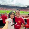 Namira Adjani Temani Suami Nonton MU