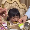 Lily di Meja Makan Rumah Fadil Jaidi
