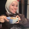 Lesti Kejora pegang mangkuk bakso