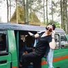 Ussy Sulistiawaty Jadi Kernet Angkot