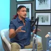 Hamish Daud pakai baju biru