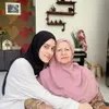 Kebersamaan Fairuz A Rafiq dengan Sang Bunda
